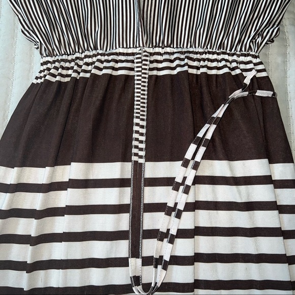CRISTINA LOVE Short Sleeve Striped Dress Size Medium for Woman EUC - Picture 3 of 10